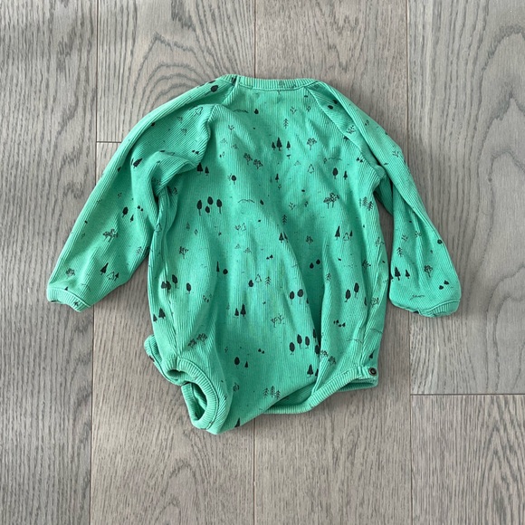 Red Caribou - THE WOODS' MALACHITE GREEN RIB ONESIE - 9-12m organic pima cotton - Picture 5 of 8